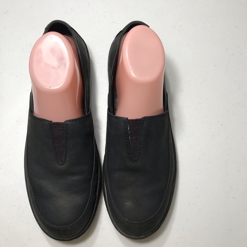 Born Womens Black Slip-On Shoes Size 10M SB-06